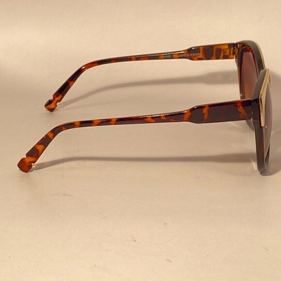 0973 Evita Round Eyebrow Sunglasses Tortoise with Gold Detail New